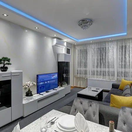 Lux Ivan With Free Private Parking Apartment Novi Sad