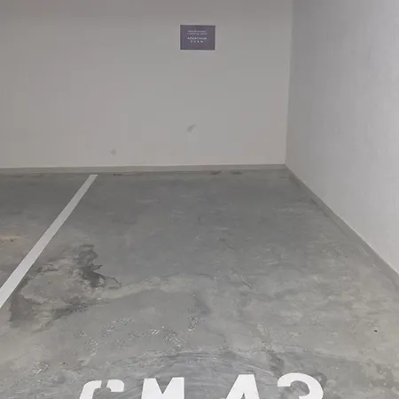 Lux Ivan With Free Private Parking Апартаменты Нови-Сад