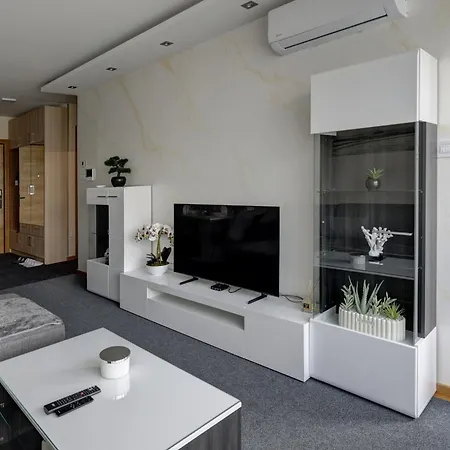 Lux Ivan With Free Private Parking Apartment